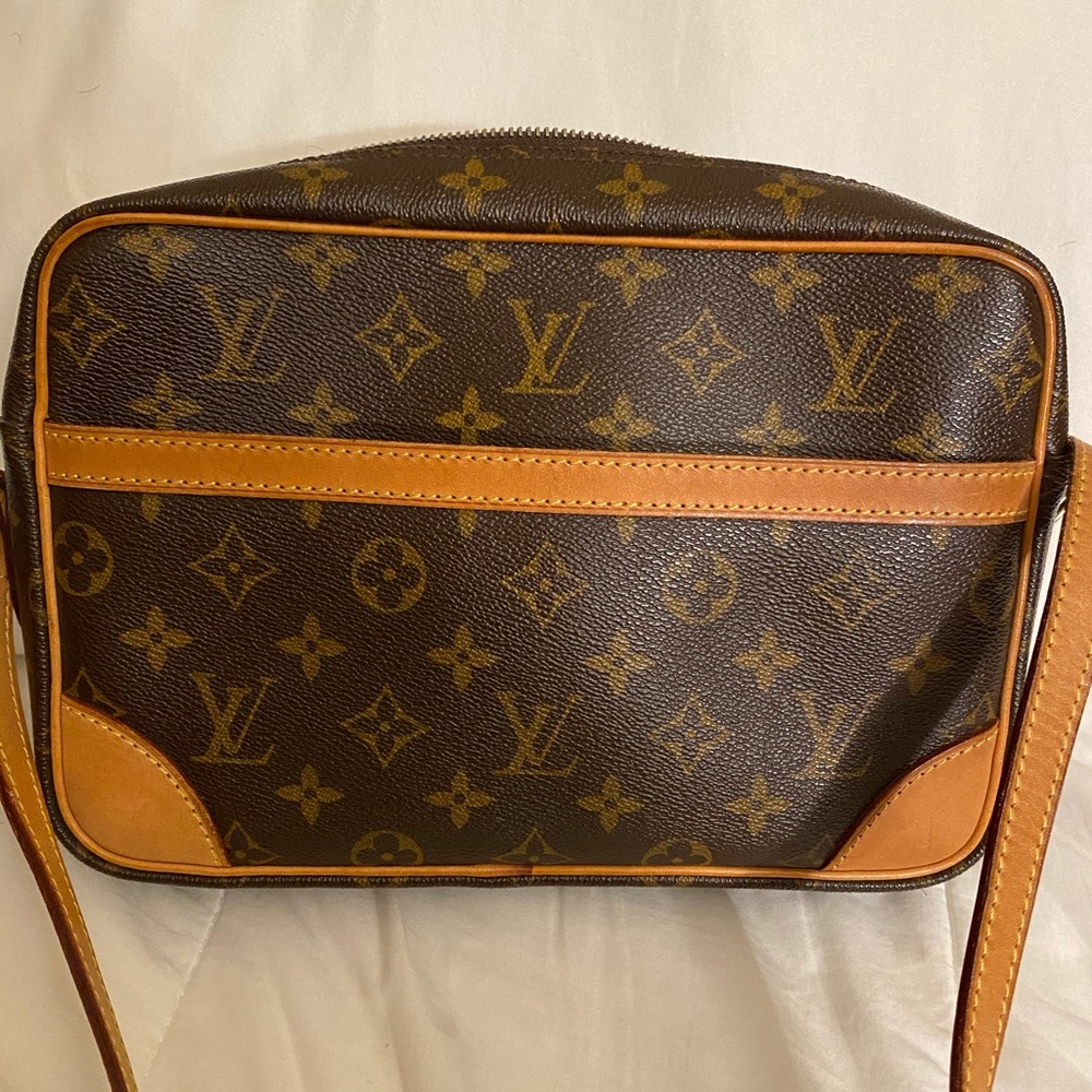 LOUIS VUITTON CROSSBODY